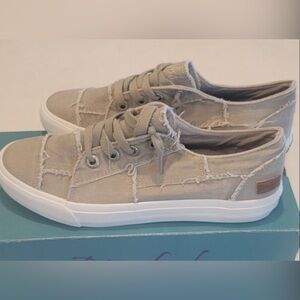 Blowfish sneakers 9.5